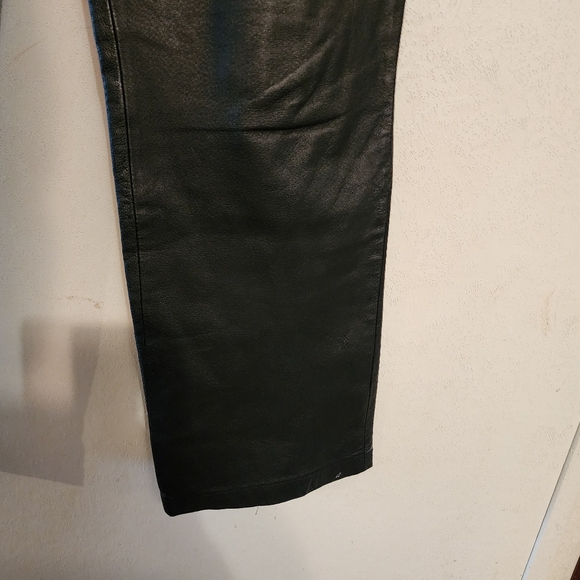 Vintage Newport News Black Leather Pants Size 12 Petite (Spot At Bottom) - Picture 7 of 16